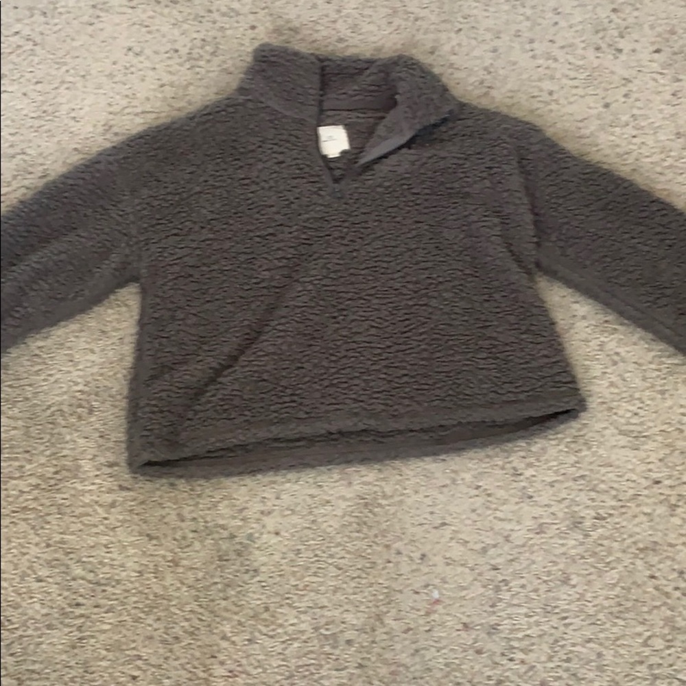 Fuzzy cropped sweater